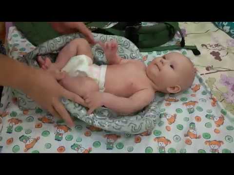 Видео: Как надевать (использовать) эргорюкзак Ergobaby+вкладыш для новорожденного