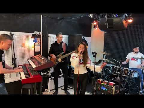 Видео: Кавер-группа Funkeys Music Band  - Течет река Волга #музыкавместе 