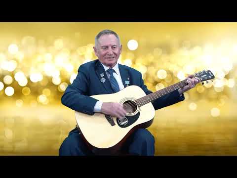 Видео: Қасенов Бейбіт ән шашу