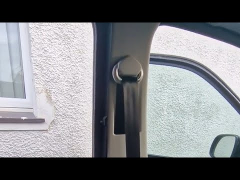 Видео: VW Transporter T5 и T6 снимают накладки на центральные стойки