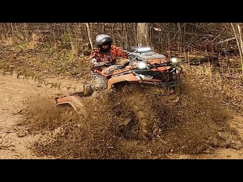 Видео: Грязевая покатушка на квадроциклах.