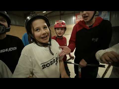 Видео: Моё День Рождение в скейт-парке с Владом Самокатчиком!