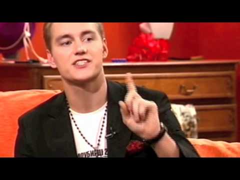 Видео: Алексей Воробьев в программе "Девчата"