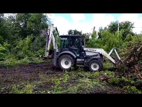 Видео: Планировка участка экскаватором-погрузчиком TEREX 860 SX. Расчистка заброшенного участка. Часть 2