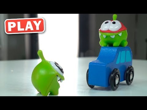 Видео: КУКУТИКИ PLAY - Ам Ням, Машинки и Кинетический Песок - Чудовище в песке - Играем с Катей