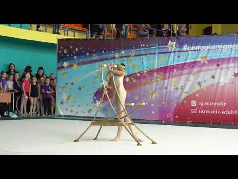 Видео: Эквилибр на тростях