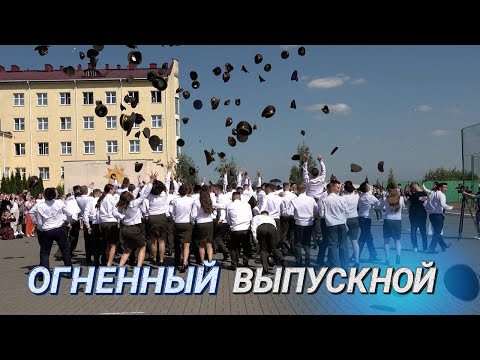 Видео: Офицерские погоны и предложение руки и сердца II Чем ещё удивил выпускной в Университете МЧС?