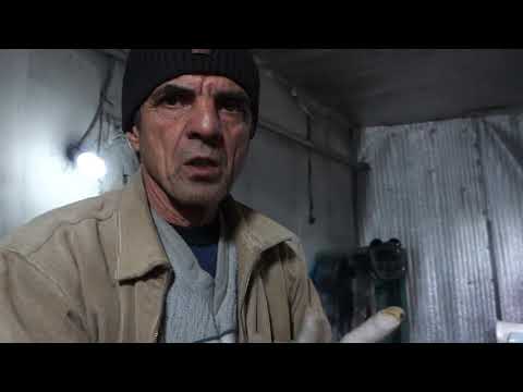 Видео: защита пенопласта от полиэфирки клеем пва