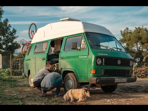 Видео: Пробил поддон | Ремонт VW T3 в Турции | встретил немца на автодоме