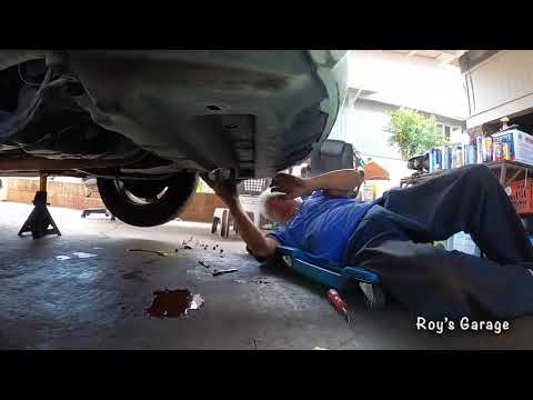 Видео: Как заменить компрессор кондиционера на Toyota Sienna 2015 года