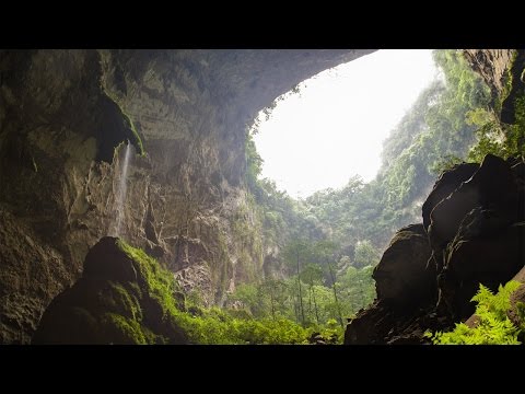 Видео: Крупнейшая пещера в мире - Интересные факты