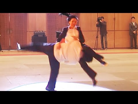 Видео: Когда профессиональный скалолаз попадает не на то игровое шоу...