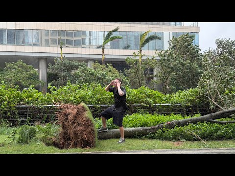 Видео: Попал в смертоносный ТАЙФУН В Китае. РАГАСА. Видео от первого лица. ШОК!