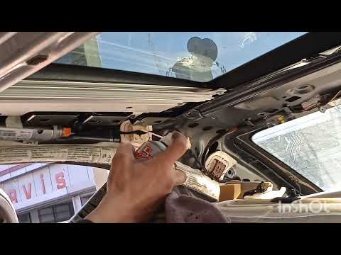 Видео: Mercedes Benz W212 Устраняем скрип панорамной крыши