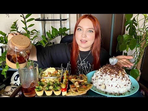 Видео: МУКБАНГ | День Рождения 🥳 Торт, оливье, канапе, тарталетки, пицца | Mukbang | Cake, salad, canapés 🎂