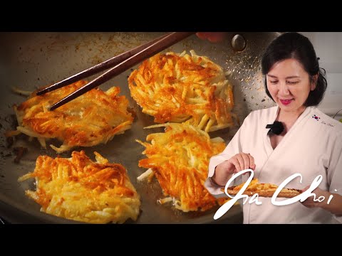 Видео: Корейские картофельные блинчики / Камджа чеджон от шеф-повара Цзя Чхве