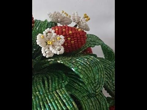Видео: КЛУБНИКА ИЗ БИСЕРА.Часть 1. Листья и цветы!