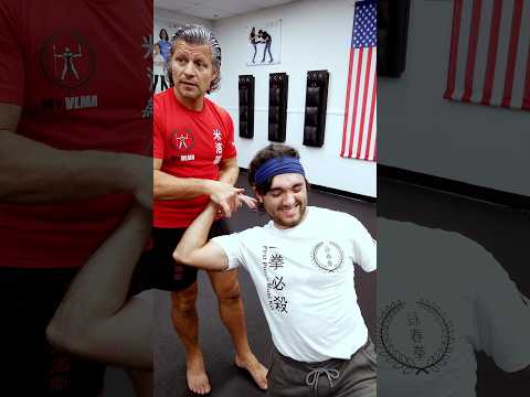 Видео: #WingChun Poon Sao тренирует правильный замок запястья