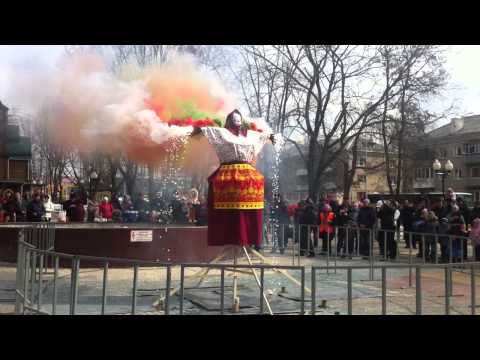 Видео: Сжигание масленицы г. Белгород (17.03.2013)
