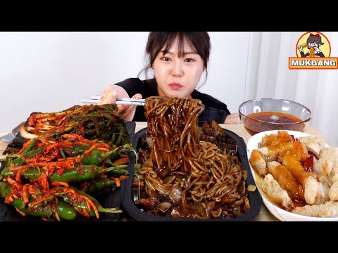 Видео: ASMR Mukbang | Приготовление кимчи из зеленого перца. И есть его с лапшой из черной фасоли