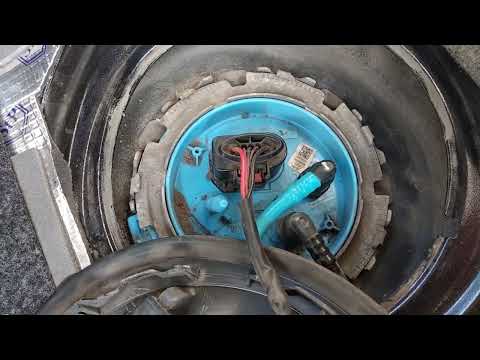 Видео: как слить бензин с любой современной иномарки? (на примере Skoda Octavia)