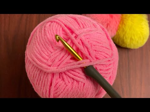 Видео: Абсолютно НОВЫЙ узор крючком для Вас! ПОСМОТРИТЕ на эту красивую и легкую новую вязку крючком!