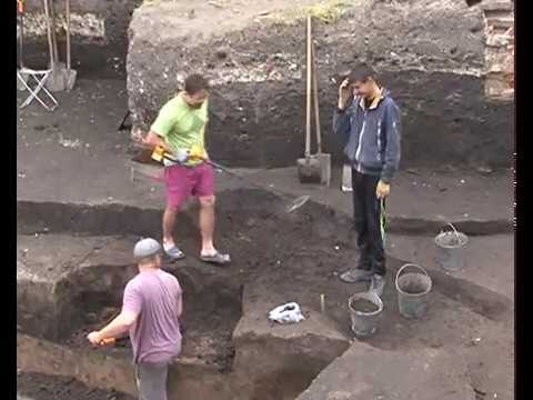 Видео: В центре Курска уже несколько недель ведутся археологические раскопки