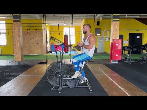 Видео: Ассаулт байк / airbike / велотренажер с ручками | База упражнений | Кольцов Алексей