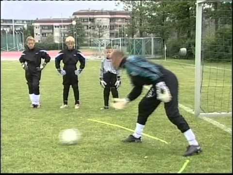 Видео: тренировка вратарей с Черчесовым.4 часть.avi