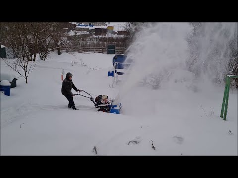 Видео: Уборка снега. Мотоблок Ока, шнек, декабрь 2022