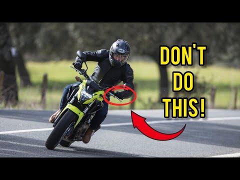 Видео: 5 ошибок в поворотах, из-за которых вы станете неаккуратным водителем
