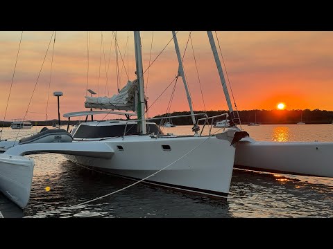 Видео: Тримаран Spirit XL — что нам нравится в жизни и плавании на тримаранах ⛵️