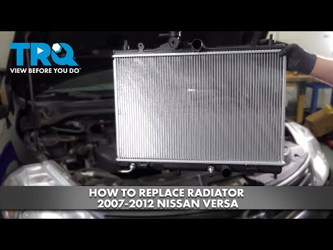 Видео: Как заменить радиатор Nissan Versa 2007-2012
