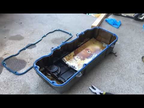 Видео: Замена прокладки клапанной крышки Nissan D21 88-97