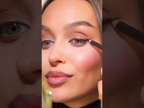 Видео: КАК БЫСТРО РИСОВАТЬ РОВНЫЕ И КРАСИВЫЕ СТРЕЛКИ? #урокимакияжа #makeuptutorial