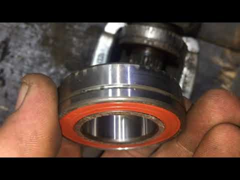 Видео: Опель Омега Б . Замена подвесного подшипника и тросика ручника .