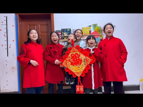 Видео: Последний день перед китайским Новым годом! 6 детей в новых нарядах празднуют Новый год