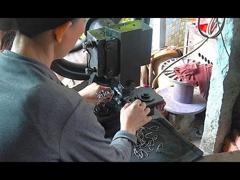Видео: Массовое производство рыболовных крючков. Удивительно, сколько шагов и процессов требуется!