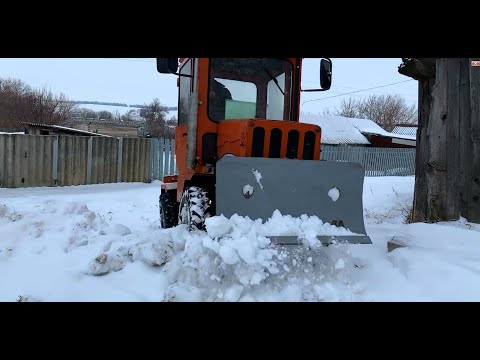 Видео: Чистим снег на самодельном тракторе 1 января. Покоряем препятствия