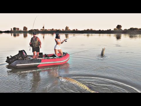 Видео: БЫЛО ЖАРКО!С КСЮШКОЙ ЛОВИЛИ ТРОФЕЙНЫХ ЩУК И ЗАГОРАЛИ!