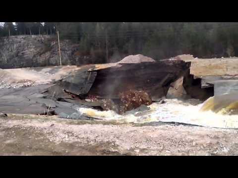 Видео: Река ушла под землю. Обвал в Североуральске