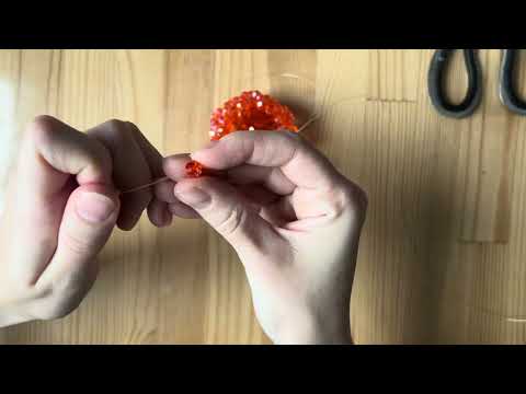 Видео: Мастер-класс елочная игрушка из бусин  "Мандаринка".