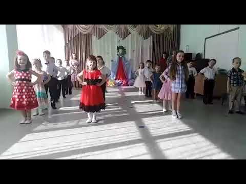 Видео: Танец "Веселая песенка" (скачет по полям, с неба пополам)