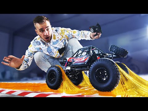 Видео: БЫСТРАЯ МАШИНКА VS СУПЕР ЛИПКИЙ ПОЛ!