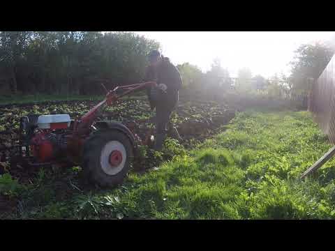 Видео: Осенняя вспашка 