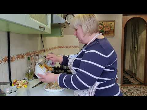 Видео: Сытный салат. Меню на каждый день. Капусняк. Быстрые пирожки.