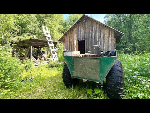 Видео: В Тайгу за Чагой на Каракате! Таёжная избушка встретила нас в лесу