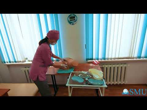 Видео: Постановка мочевого катетара женщинам