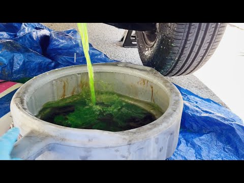 Видео: Промывка и замена охлаждающей жидкости Mercedes 380SL R107 1984 года