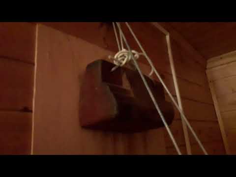 Видео: Что делать, чтобы дверь-люк на 2 - й этаж не убила человека?